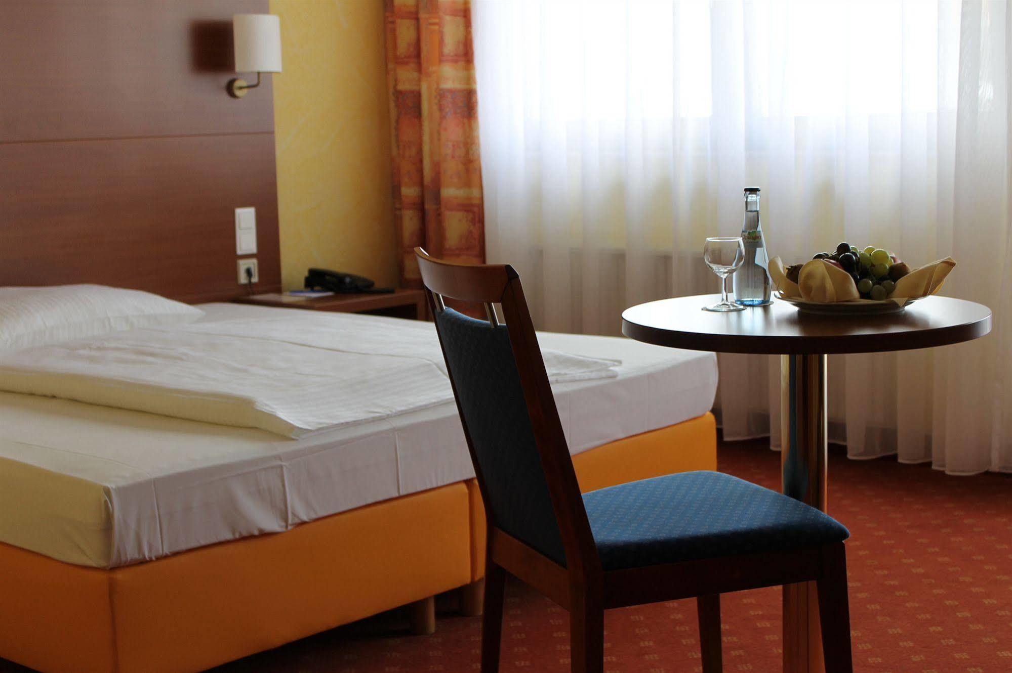 Hotel Rega Stuttgart Exterior photo